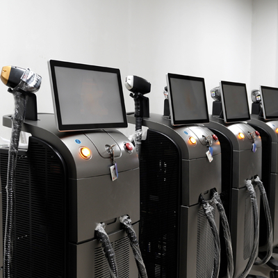 Quatro comprimentos de onda máquina de beleza multifuncional 2400W máquina de depilação a laser
